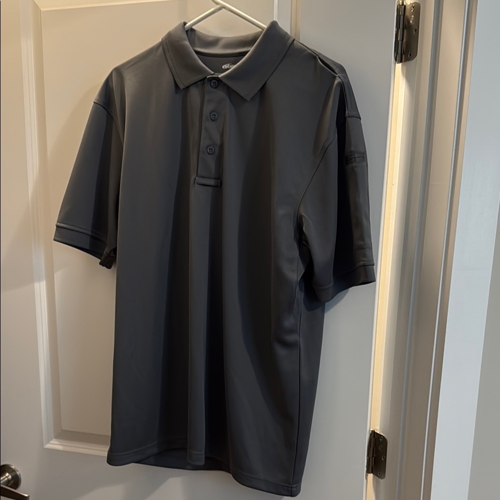 Gray Polo Shirt with Classic Collar and Short Sleeves